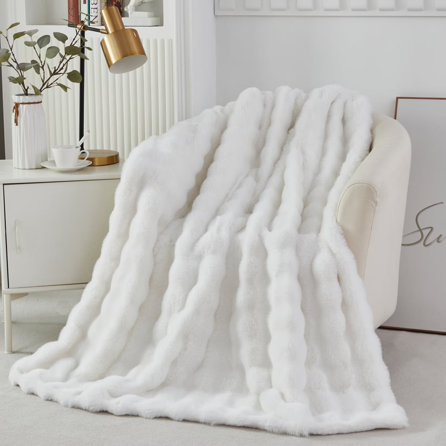 White Faux Rabbit Fur Throw Blanket for Couch Chair, Fluffy Bubble Throw Blanket, Cute Fuzzy Blankets 40×63 Inches